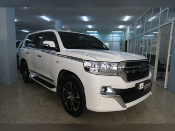 Toyota  Land Cruiser  VXR  2021  Automatic  82,000 Km  8 Cylinder  Four Wheel Drive (4WD)  SUV  White