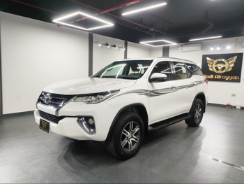 تويوتا  فورشنر  2020  اوتوماتيك  124,000 كم  6 سلندر  دفع رباعي  اس يو في  أبيض