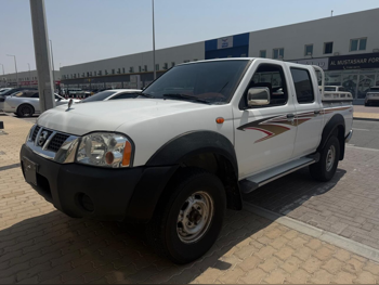 Nissan  Pickup  2016  Manual  124,000 Km  4 Cylinder  Rear Wheel Drive (RWD)  Pick Up  White