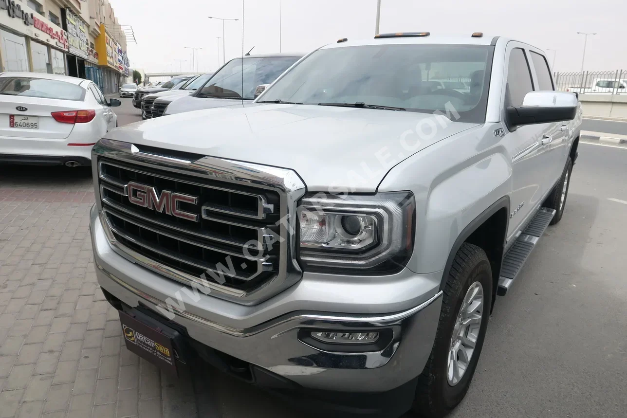 جي ام سي  سييرا  1500  2016  اوتوماتيك  104,000 كم  8 سلندر  دفع رباعي  بيكب  رمادي