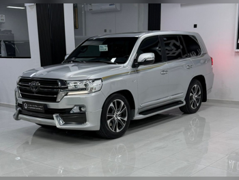 Toyota  Land Cruiser  VXR- Grand Touring S  2020  Automatic  128,000 Km  8 Cylinder  Four Wheel Drive (4WD)  SUV  Silver