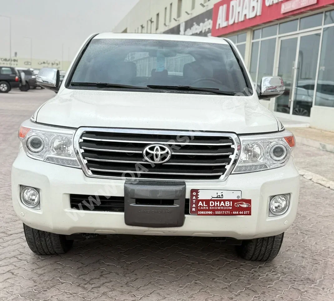 Toyota Land Cruiser GXR 2013 Automatic 378,000 Km 8 Cylinder Four Wheel Drive (4WD) SUV White