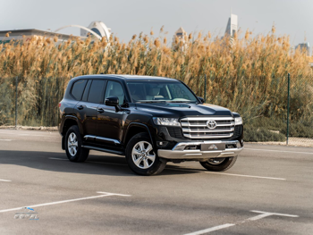 تويوتا  لاند كروزر  جي اكس ار  2025  اوتوماتيك  12,300 كم  6 سلندر  دفع رباعي  اس يو في  أسود وبيج  تحت الضمان