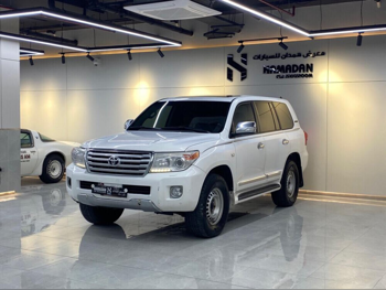 تويوتا  لاند كروزر  في اكس ار  2012  اوتوماتيك  511,000 كم  8 سلندر  دفع رباعي  اس يو في  أبيض