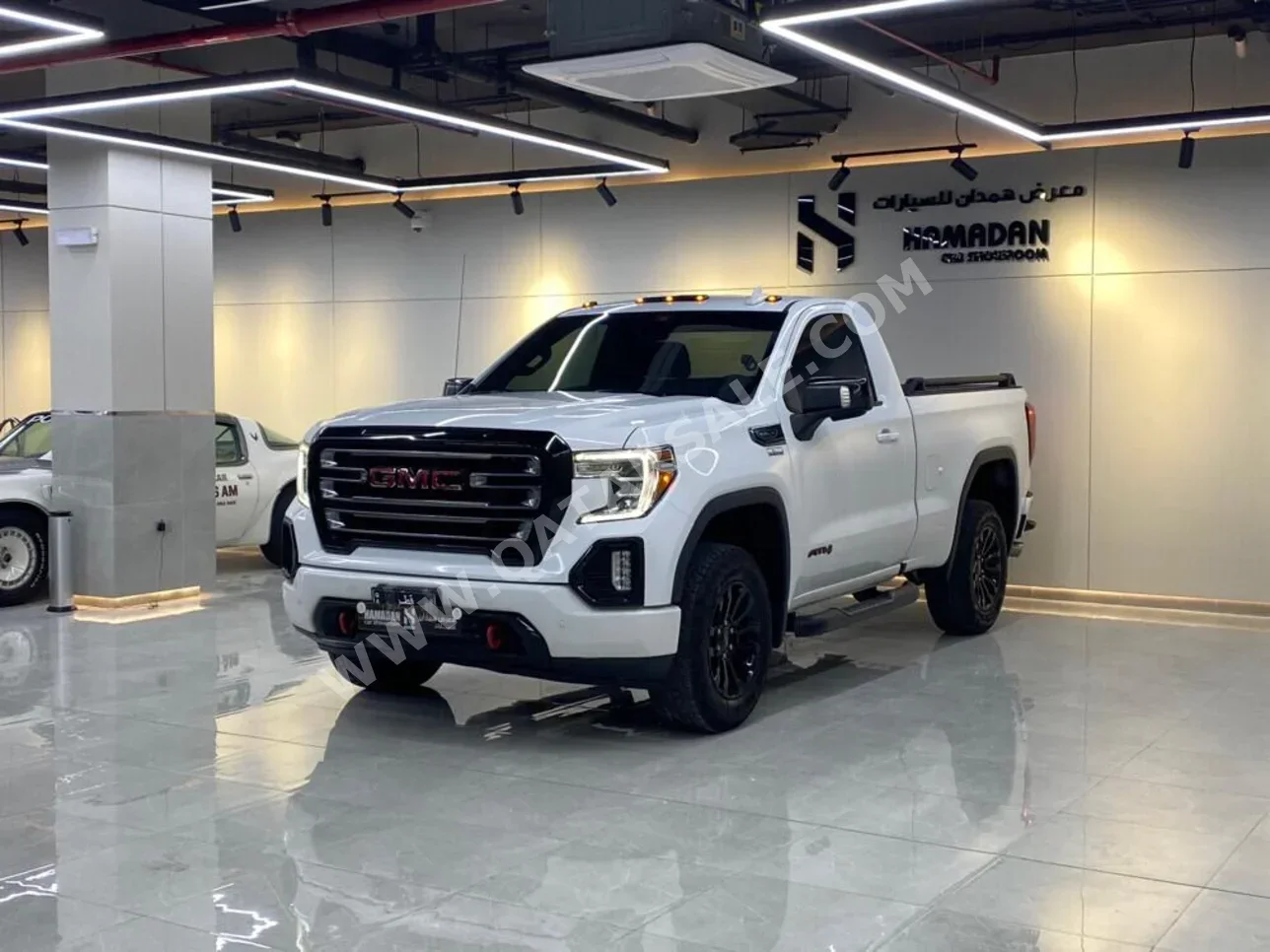جي ام سي  سييرا  اي تي 4  2019  اوتوماتيك  135,000 كم  8 سلندر  دفع رباعي  بيكب  أبيض