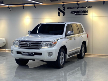 تويوتا  لاند كروزر  في اكس ار  2013  اوتوماتيك  320,000 كم  8 سلندر  دفع رباعي  اس يو في  أبيض
