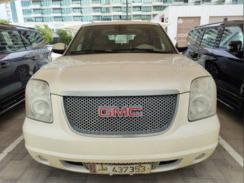 GMC  Yukon  Denali  2012  Automatic  66,000 Km  8 Cylinder  Four Wheel Drive (4WD)  SUV  White