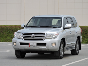 Toyota  Land Cruiser  VXR  2015  Automatic  215,000 Km  8 Cylinder  Four Wheel Drive (4WD)  SUV  Silver