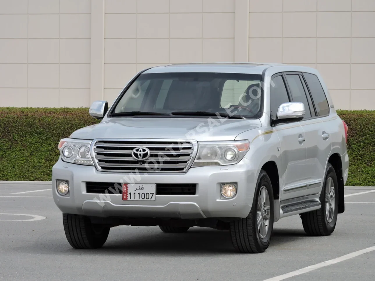 Toyota  Land Cruiser  VXR  2015  Automatic  215,000 Km  8 Cylinder  Four Wheel Drive (4WD)  SUV  Silver