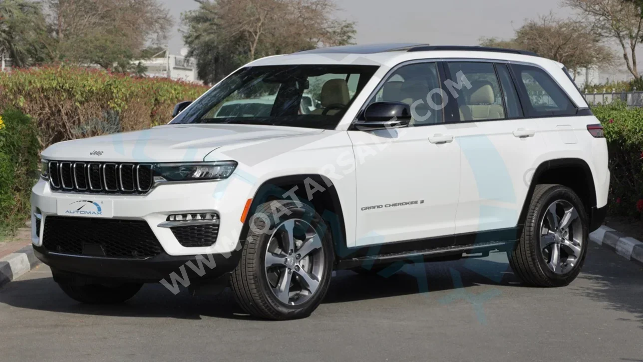 Jeep  Grand Cherokee  Limited  2025  Automatic  0 Km  6 Cylinder  Four Wheel Drive (4WD)  SUV  White  With Warranty