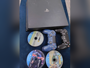 Video Games Consoles - Sony  - PlayStation 4 Pro  - 1 TB  -Included Controllers: 1