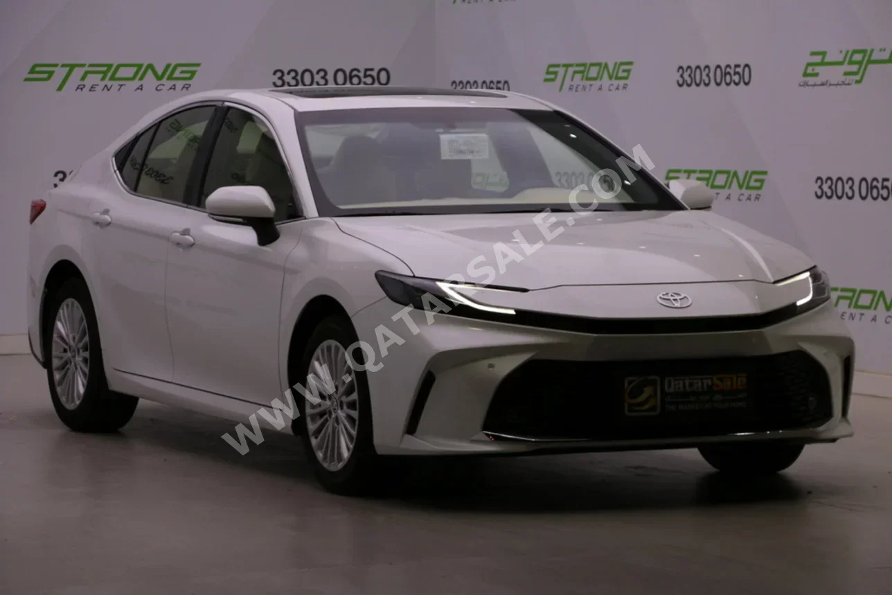تويوتا  كامري  أل اي  2026  اوتوماتيك  0 كم  4 سلندر  سحب امامي  سيدان  أبيض  تحت الضمان