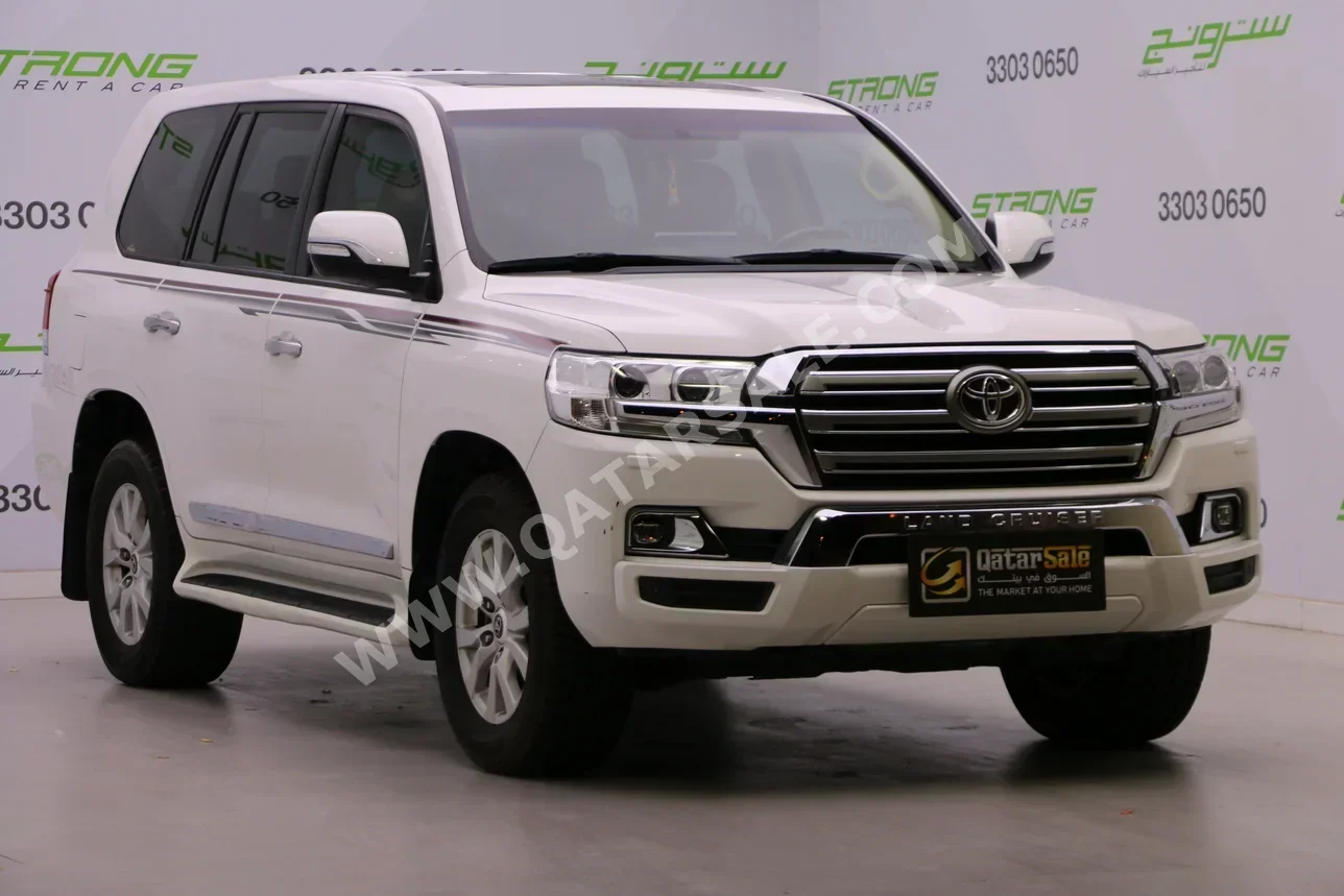 تويوتا  لاند كروزر  جي اكس ار  2021  اوتوماتيك  174,000 كم  8 سلندر  دفع رباعي  اس يو في  أبيض