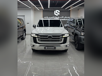 Toyota  Land Cruiser  VXR  2022  Automatic  110,000 Km  8 Cylinder  Four Wheel Drive (4WD)  SUV  White