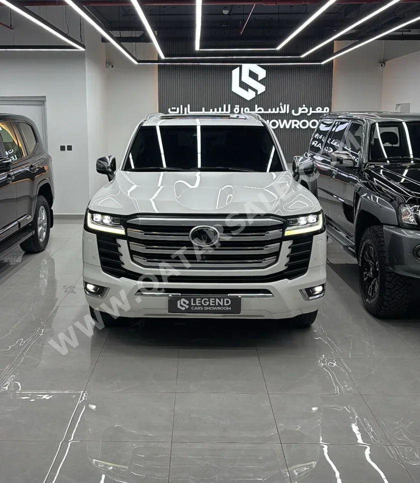 تويوتا لاند كروزر في اكس ار 2022 اوتوماتيك 110,000 كم 8 سلندر دفع رباعي اس يو في أبيض