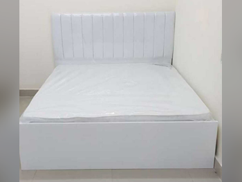 الأسّرة - كوين  - أبيض  - متضمنة المرتبة