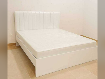 الأسّرة - كينج - أبيض - متضمنة المرتبة