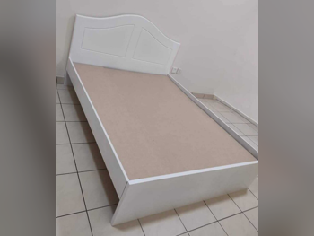 الأسّرة - كوين  - أبيض  - متضمنة المرتبة