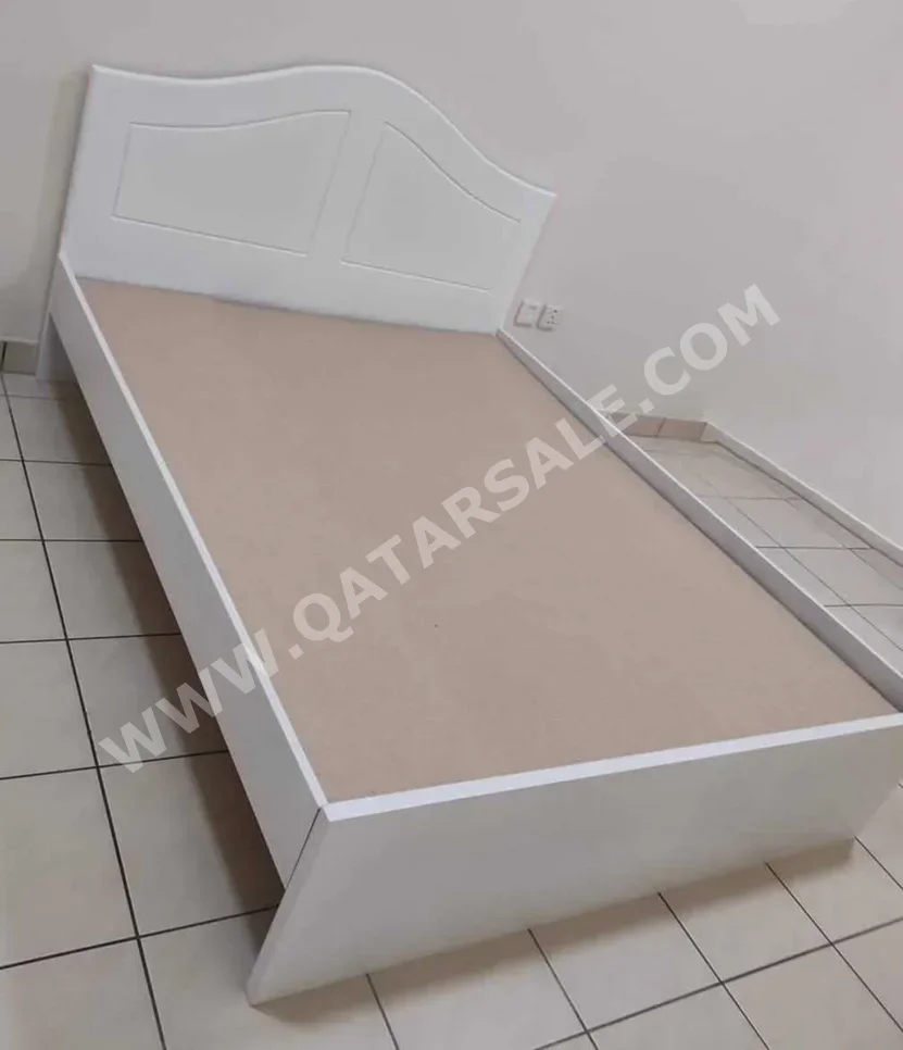 الأسّرة - كوين  - أبيض  - متضمنة المرتبة