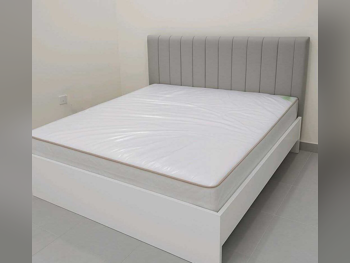 الأسّرة - كينج  - اللون الرمادي  - متضمنة المرتبة