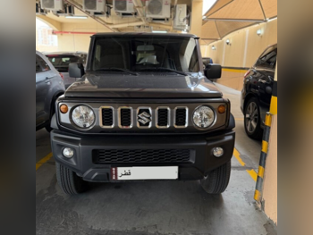 سوزوكي  جمني  جي ال اكس  2025  اوتوماتيك  17,600 كم  4 سلندر  دفع رباعي  اس يو في  رمادي  تحت الضمان