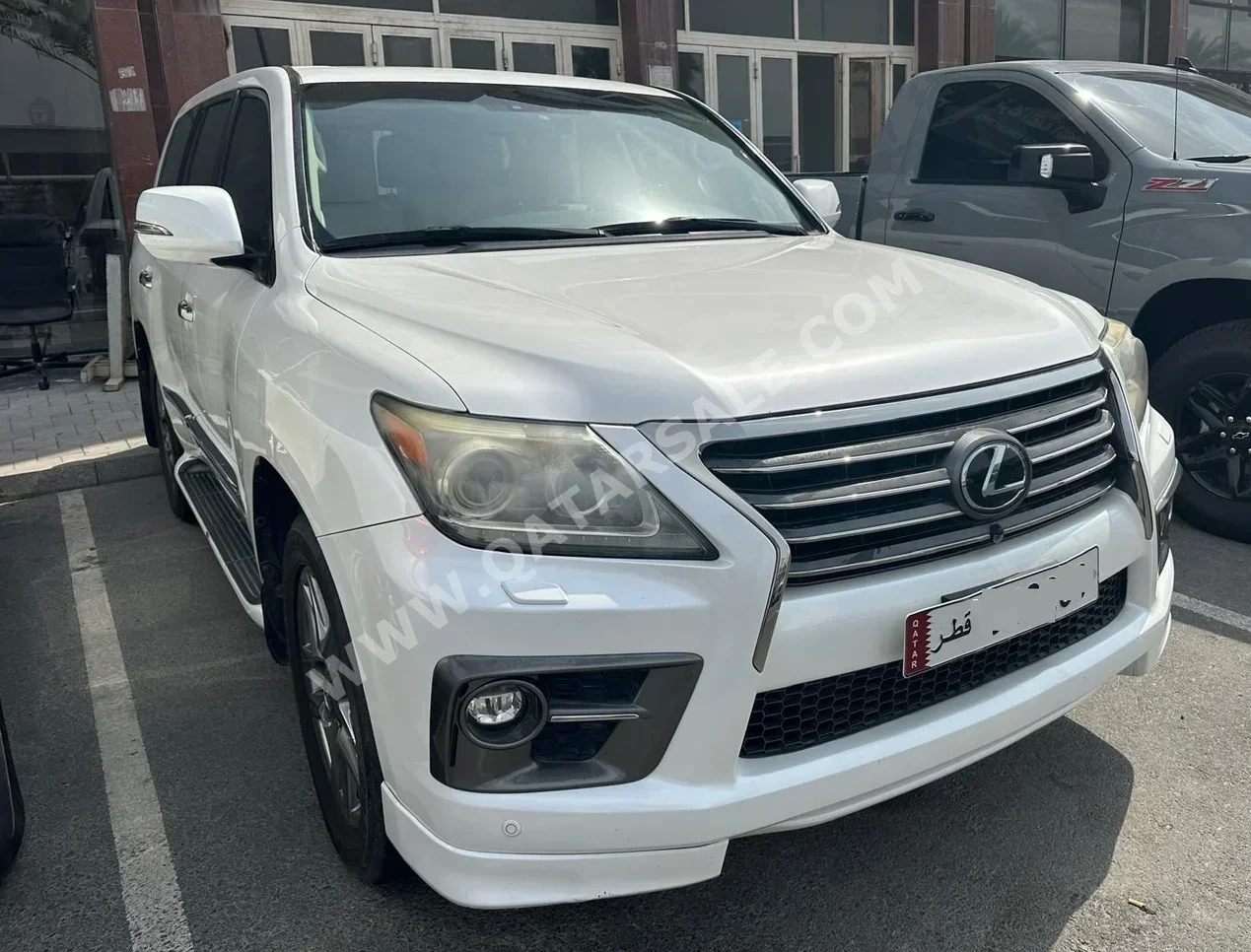 Lexus  LX  570  2014  Automatic  360,000 Km  8 Cylinder  Four Wheel Drive (4WD)  SUV  White