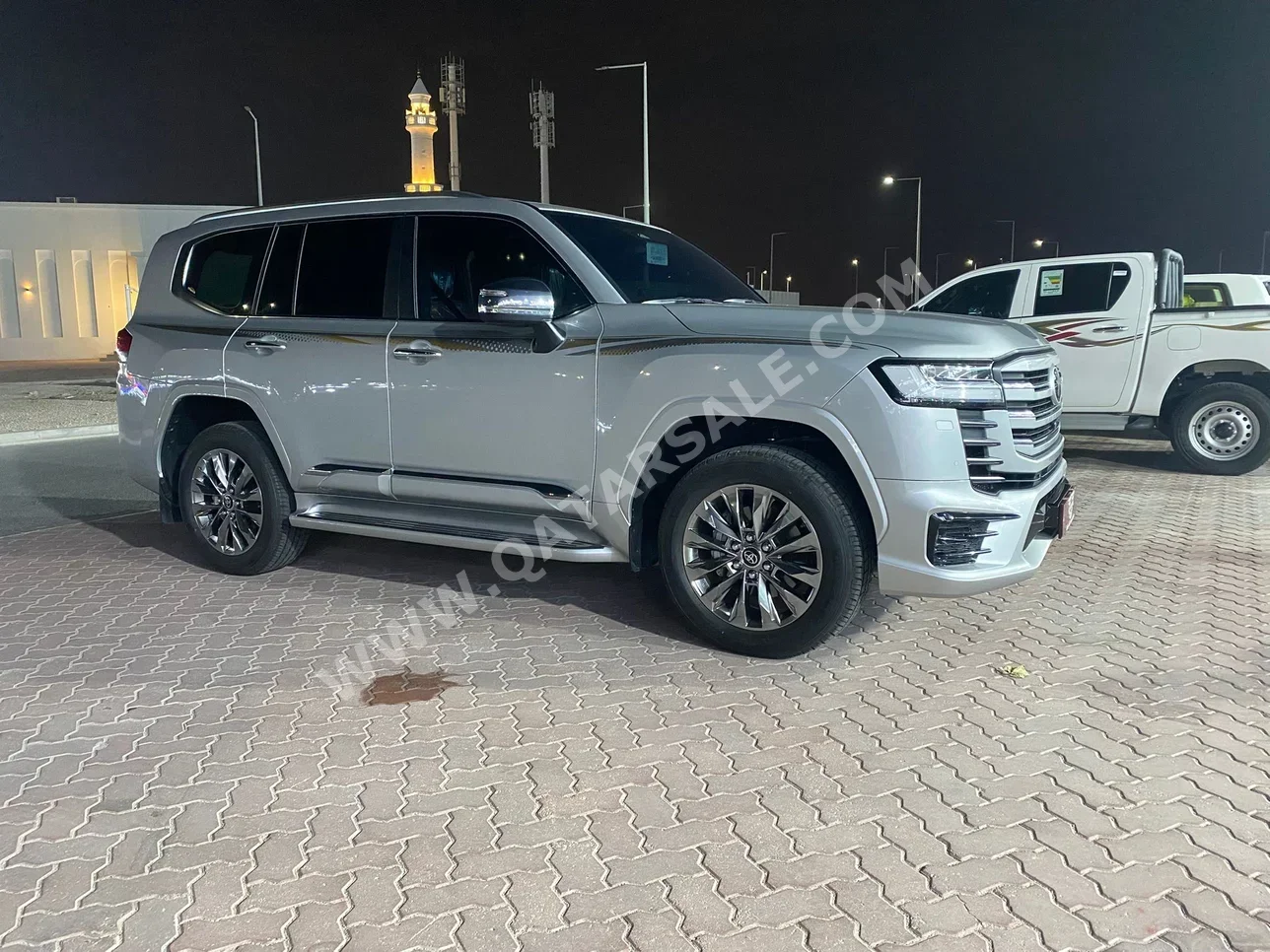 تويوتا  لاند كروزر  في اكس ار توين توربو  2025  اوتوماتيك  23,000 كم  6 سلندر  دفع رباعي  اس يو في  فضي  تحت الضمان