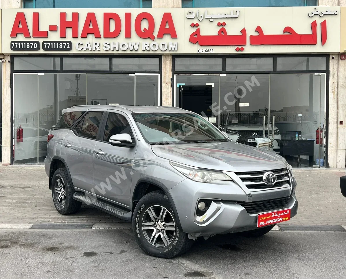 Toyota  Fortuner  2017  Automatic  321,000 Km  6 Cylinder  Four Wheel Drive (4WD)  SUV  Gray