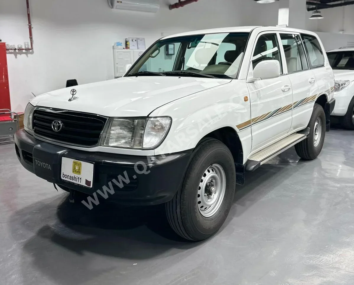 Toyota  Land Cruiser  GX  2000  Manual  212,582 Km  6 Cylinder  Four Wheel Drive (4WD)  SUV  White