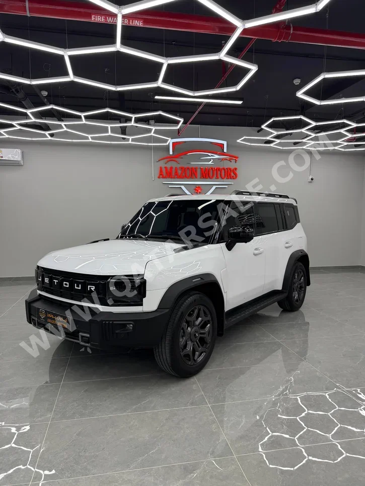 Jetour  T2  Luxury  2025  Automatic  25,000 Km  4 Cylinder  Four Wheel Drive (4WD)  SUV  White