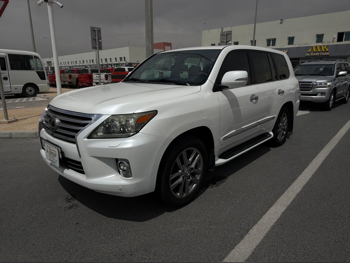 لكزس  ال اكس  570  2013  اوتوماتيك  372,000 كم  8 سلندر  دفع رباعي  اس يو في  أبيض