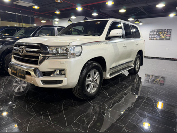 تويوتا  لاند كروزر  جي اكس ار  2019  اوتوماتيك  270,000 كم  6 سلندر  دفع رباعي  اس يو في  أبيض