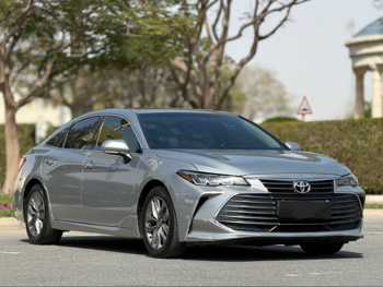 تويوتا  أفالون  اكس ال اي  2020  اوتوماتيك  145,000 كم  6 سلندر  سحب امامي  سيدان  فضي