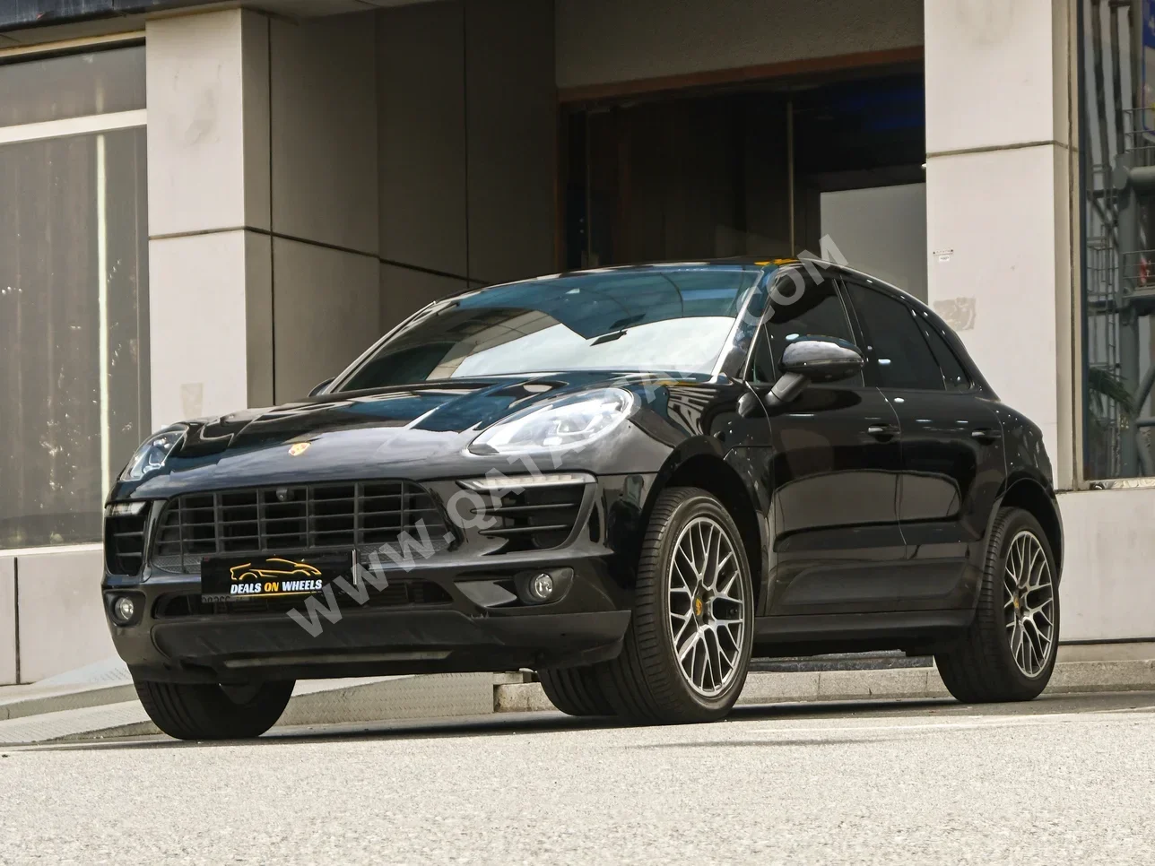 Porsche  Macan  2018  Automatic  96,000 Km  4 Cylinder  Four Wheel Drive (4WD)  SUV  Black