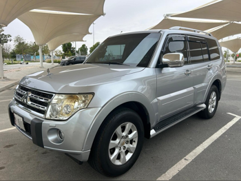 ميتسوبيشي  باجيرو  GLS  2011  اوتوماتيك  76,000 كم  6 سلندر  دفع رباعي  اس يو في  رمادي