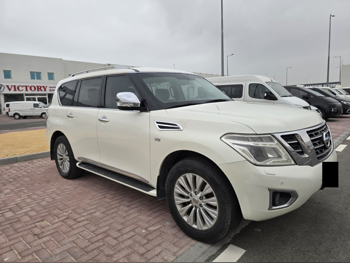 نيسان  باترول  اس اي بلاتينيوم  2016  اوتوماتيك  245,000 كم  6 سلندر  دفع كلي مستمر  اس يو في  أبيض