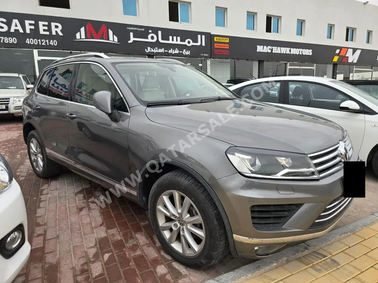 فوكس واغن  طوارق  2016  اوتوماتيك  112,000 كم  6 سلندر  دفع كلي مستمر  اس يو في  رمادي
