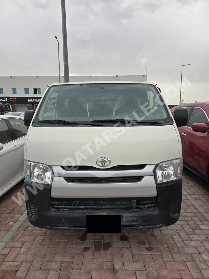 تويوتا  هايس  2022  عادي  116,000 كم  6 سلندر  سحب امامي  فان \ باص  فضي