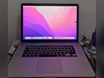 Laptops Apple  - MacBook Pro 16 Inch  2015  - Silver  - MacOS  - Intel  - Core i7  -Memory (Ram): 16 GB