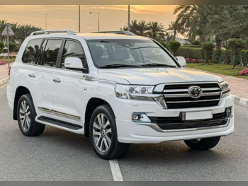تويوتا  لاند كروزر  في اكس أس  2019  اوتوماتيك  168,000 كم  8 سلندر  دفع رباعي  اس يو في  أبيض