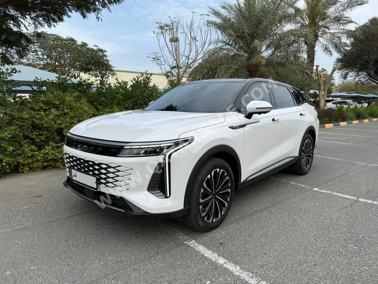 Exeed  RX  400T FlagShip  2024  Automatic  18,000 Km  4 Cylinder  Four Wheel Drive (4WD)  SUV  White  With Warranty