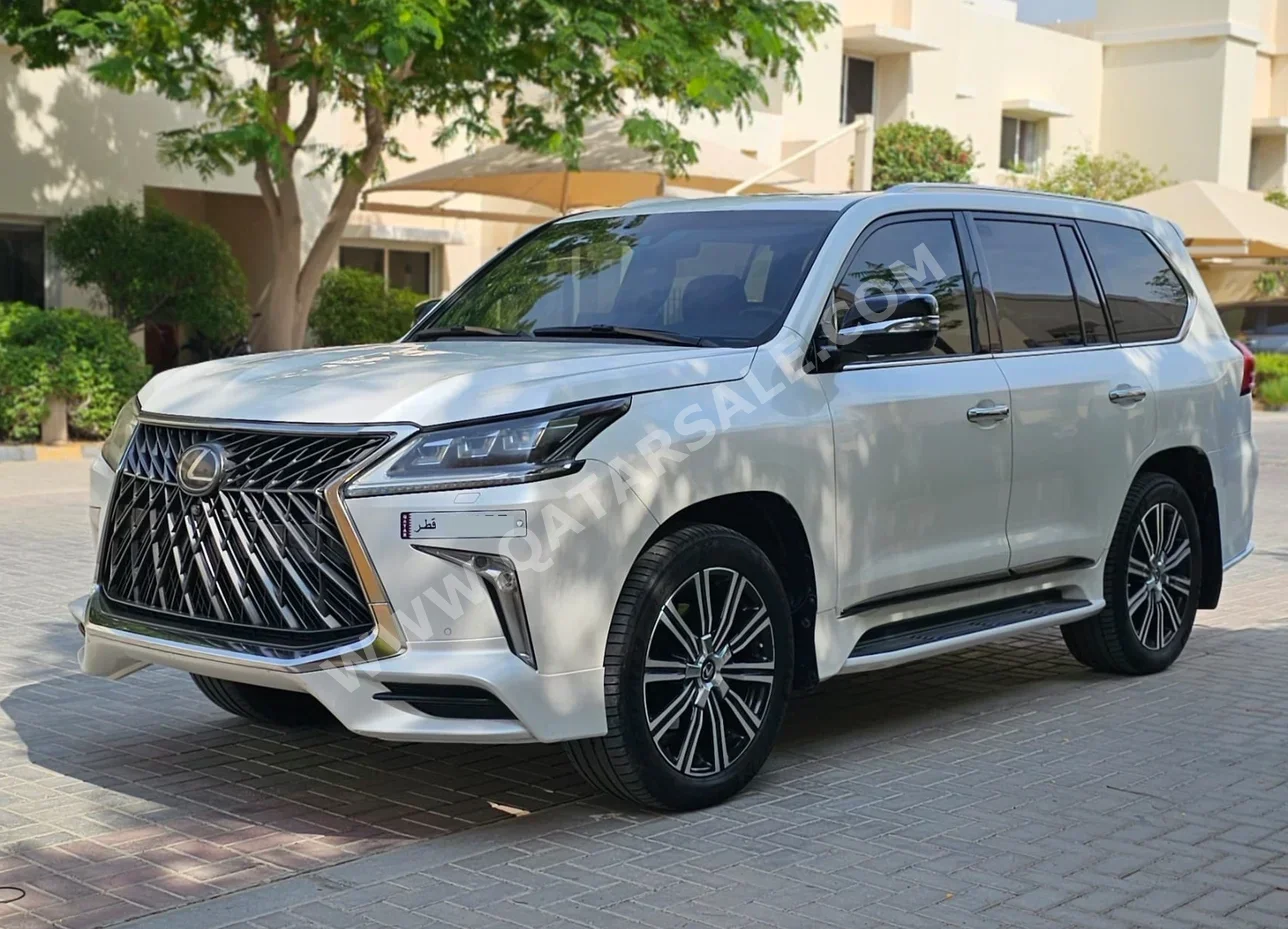Lexus  LX  570  2018  Automatic  190,000 Km  8 Cylinder  Four Wheel Drive (4WD)  SUV  White