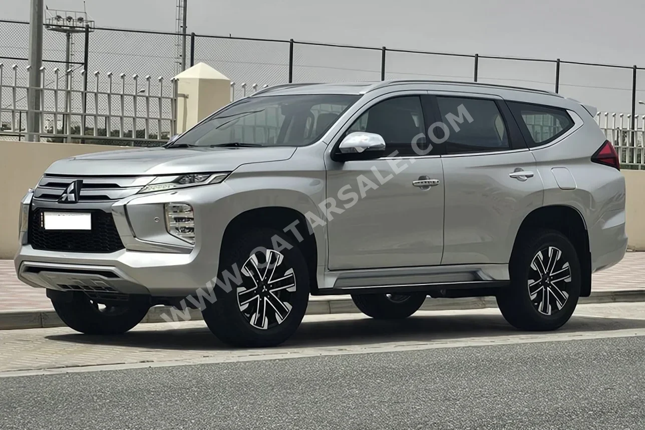 Mitsubishi Pajero Montero Sport 2022 Automatic 74,000 Km 6 Cylinder Four Wheel Drive (4WD) SUV Silver
