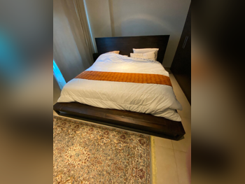 الأسّرة - كوين  - بنى  - متضمنة المرتبة