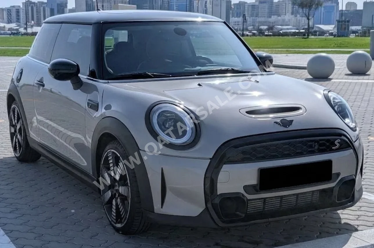 Mini Cooper S 2022 Automatic 45,000 Km 4 Cylinder Front Wheel Drive (FWD) Hatchback Black and Gray