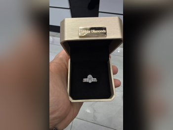 ألماس خاتم اللون دي ممتاز 2.5 قيراط بيضاوي في اس 1 , في اس 2 مع ذهب