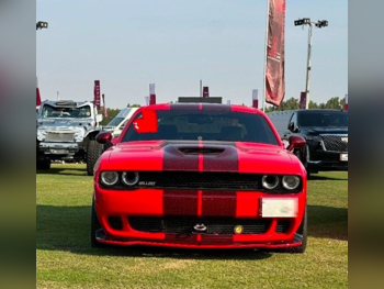 دودج  تشالنجر  هلكت  2015  عادي  70,000 كم  8 سلندر  دفع خلفي  كوبيه \ سبورت  احمر و فضي