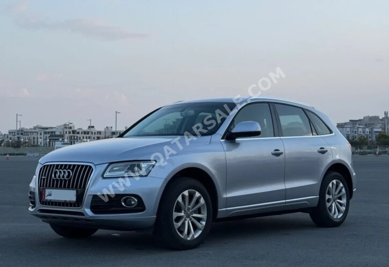 Audi  Q5  40 TFSI Quattro  2016  Automatic  81,333 Km  4 Cylinder  All Wheel Drive (AWD)  SUV  Silver