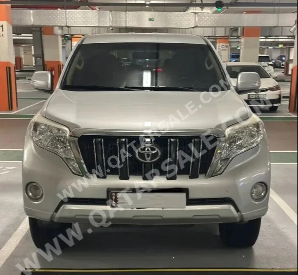تويوتا  برادو  تي اكس ال  2014  اوتوماتيك  220,000 كم  6 سلندر  دفع رباعي  اس يو في  فضي