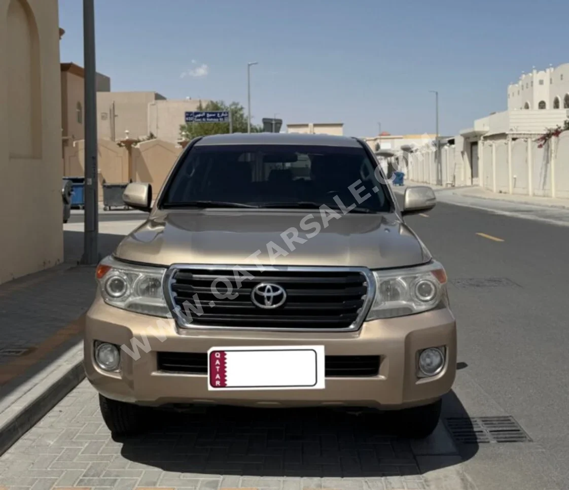 تويوتا لاند كروزر جي 2013 اوتوماتيك 433,222 كم 6 سلندر دفع رباعي اس يو في ذهبي